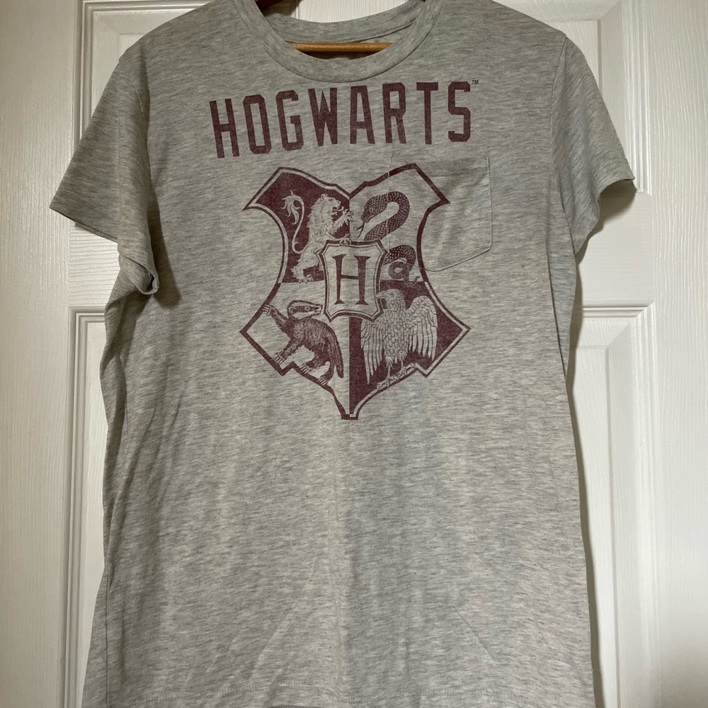 Harry Potter Hogwarts crest T-shirt size small. No stains or holes. Used once